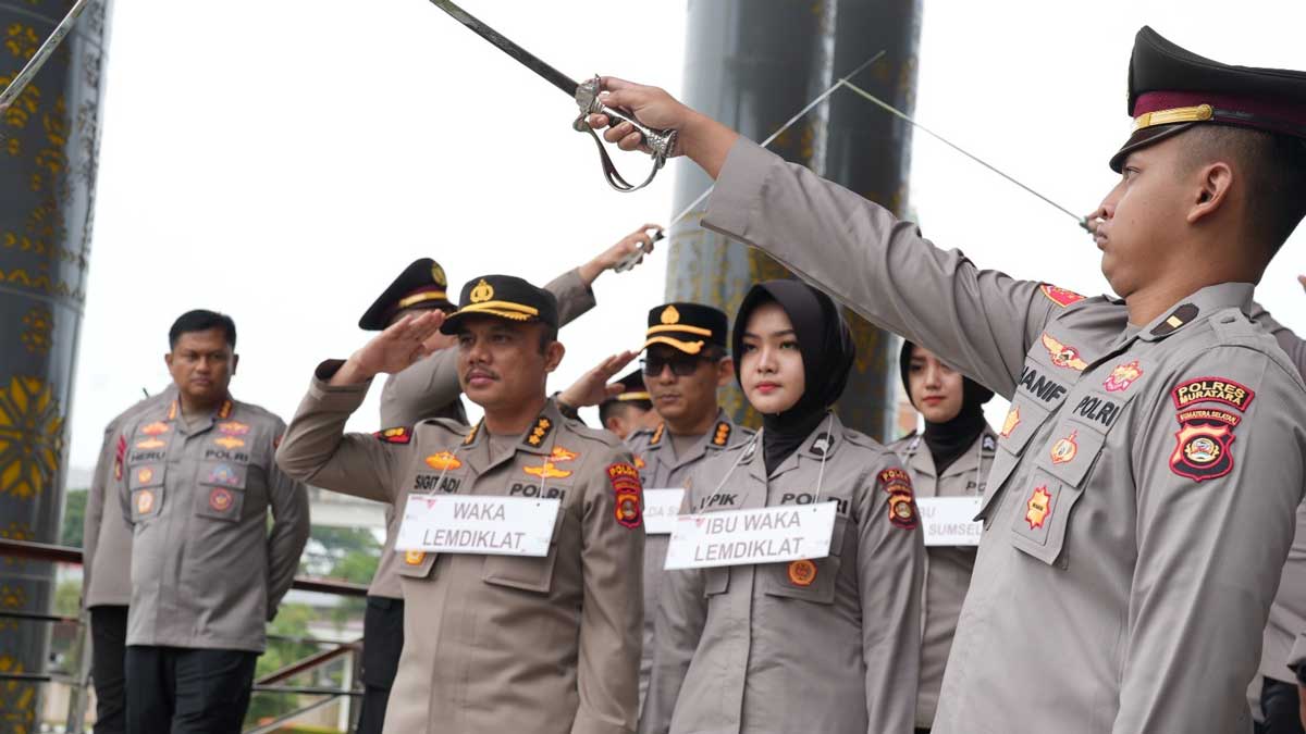 Megah! Prosesi Pedang Pora Warnai Gladi Bersih Sertijab Kapolda Sumsel di Mapolda