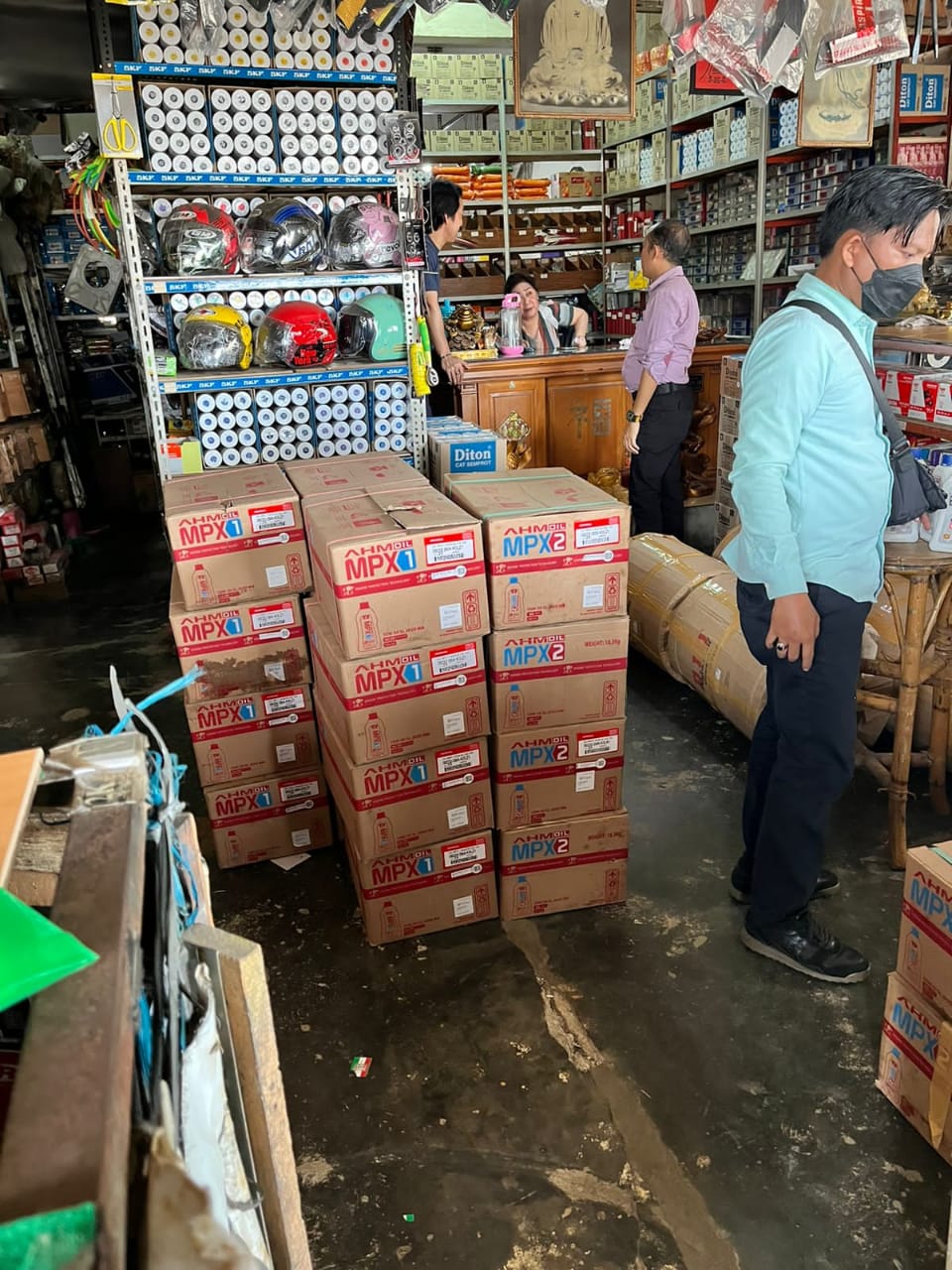 Hasil Sweeping Ditemukan Toko Penjual Oli Palsu di Palembang