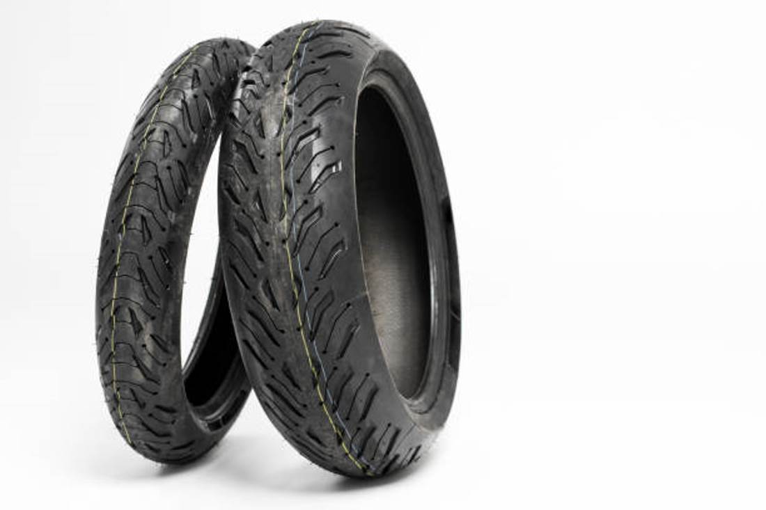 CEK FAKTA! Ini Perbedaan Ban Motor Listrik dan Motor Bensin