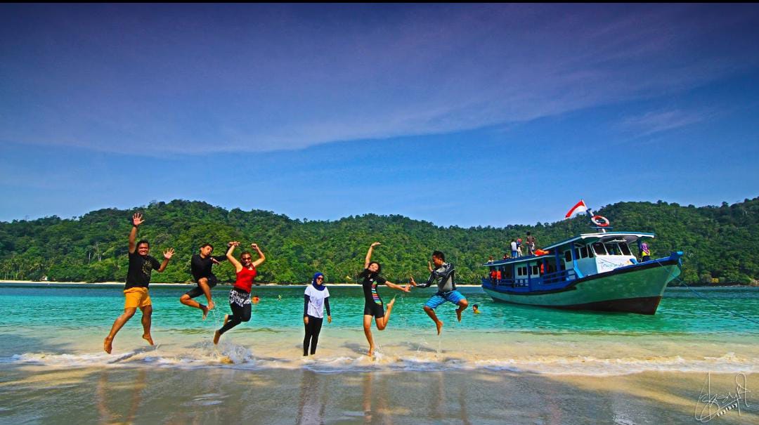Pantai Teluk Kiluan Nan Indah dan Eksotis di Lampung, Ada Atraksi Kawanan Lumba-Lumba dan Kolam Alami