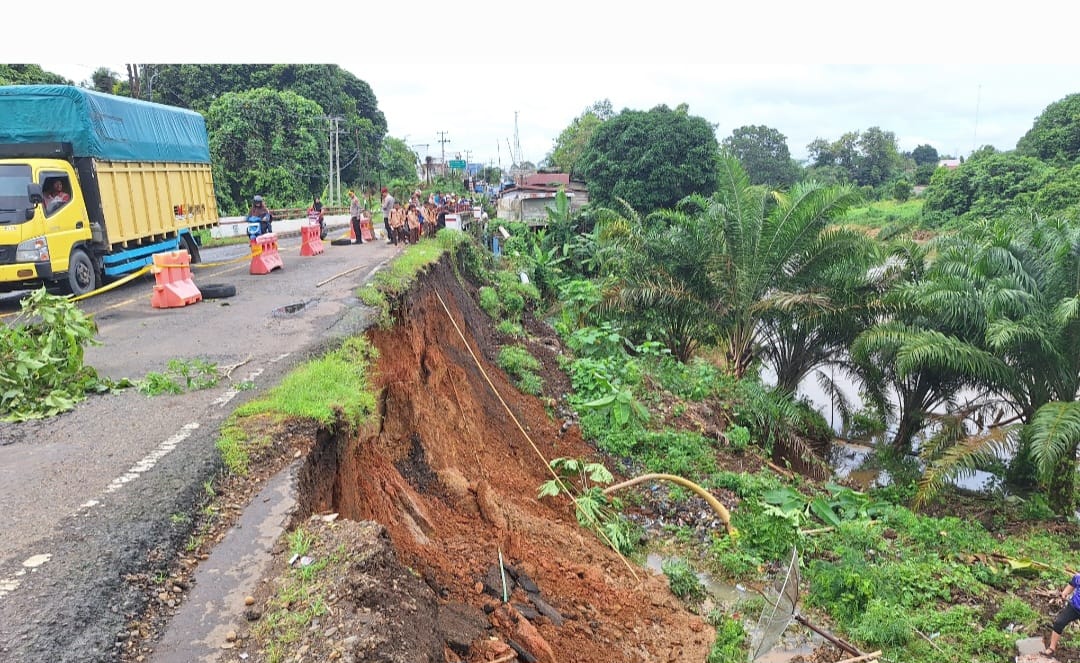 Longsor di Kelurahan Pasar Muara Beliti, Kendaraan Kapasitas Besar Dialihkan