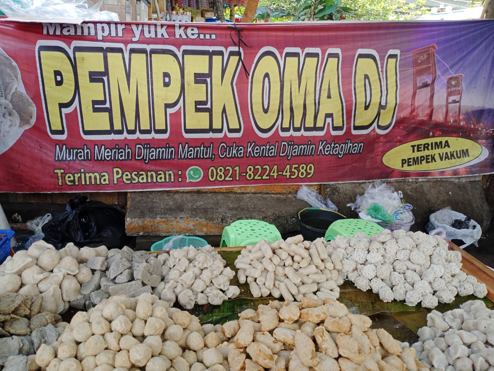 Pempek Bawah Proyek Palembang, Cuko Dak Becuko Tetap Rp 1000, Sekali Makan Sanggup Berapo?