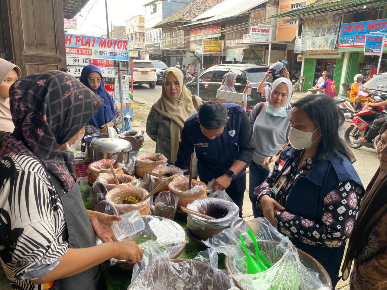 Dinkes OKI - BBPOM Periksa Jajanan Takjil di Kayuagung, Ini Hasilnya