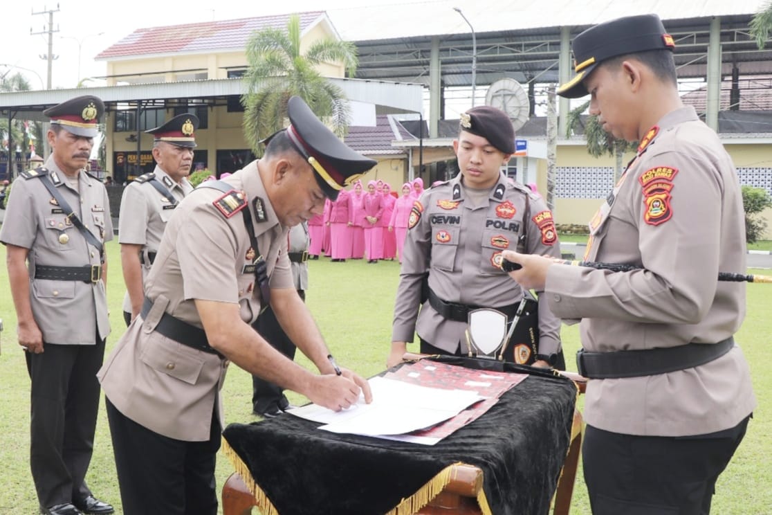 Kapolres Musi Rawas Pimpin Sertijab Sembilan Perwira