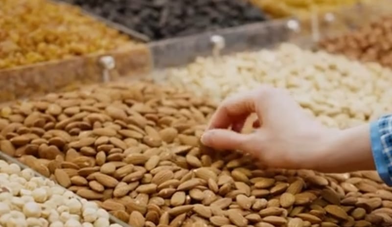 Perhatian! Ini 4 Efek Samping Makan Kacang Almond Secara Berlebihan Bagi Kesehatan