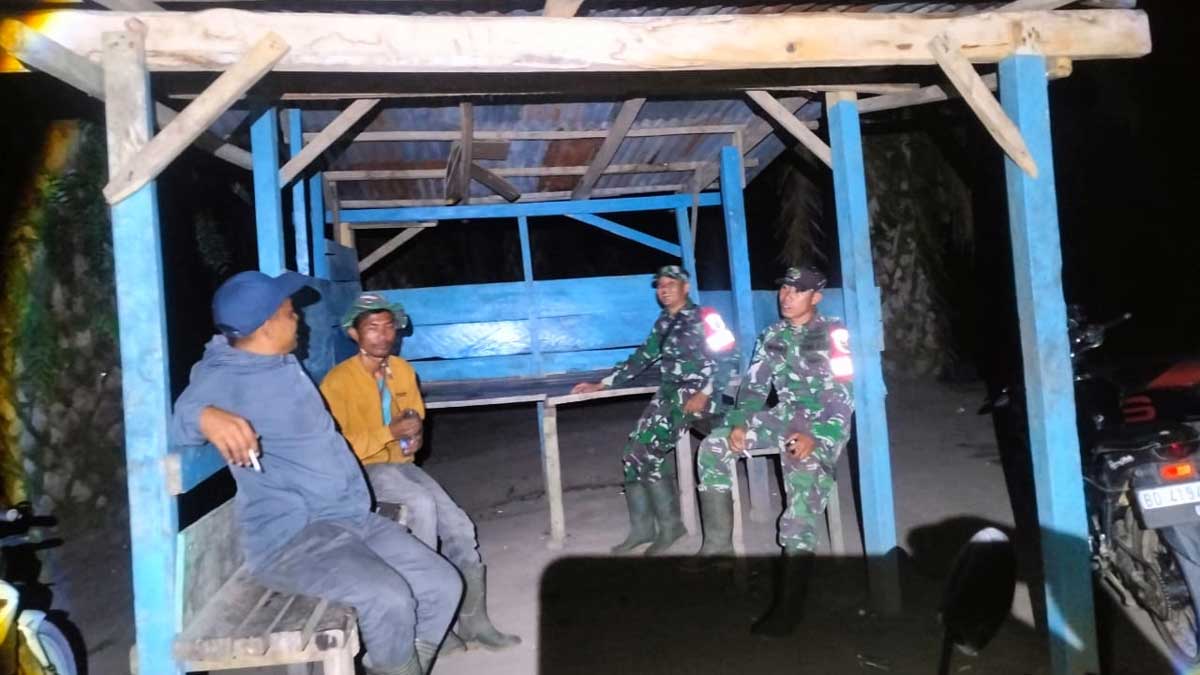 Waspada Malam Hari, Strategi Baru Babinsa Ulu Musi Ini Jadi Sorotan Warga