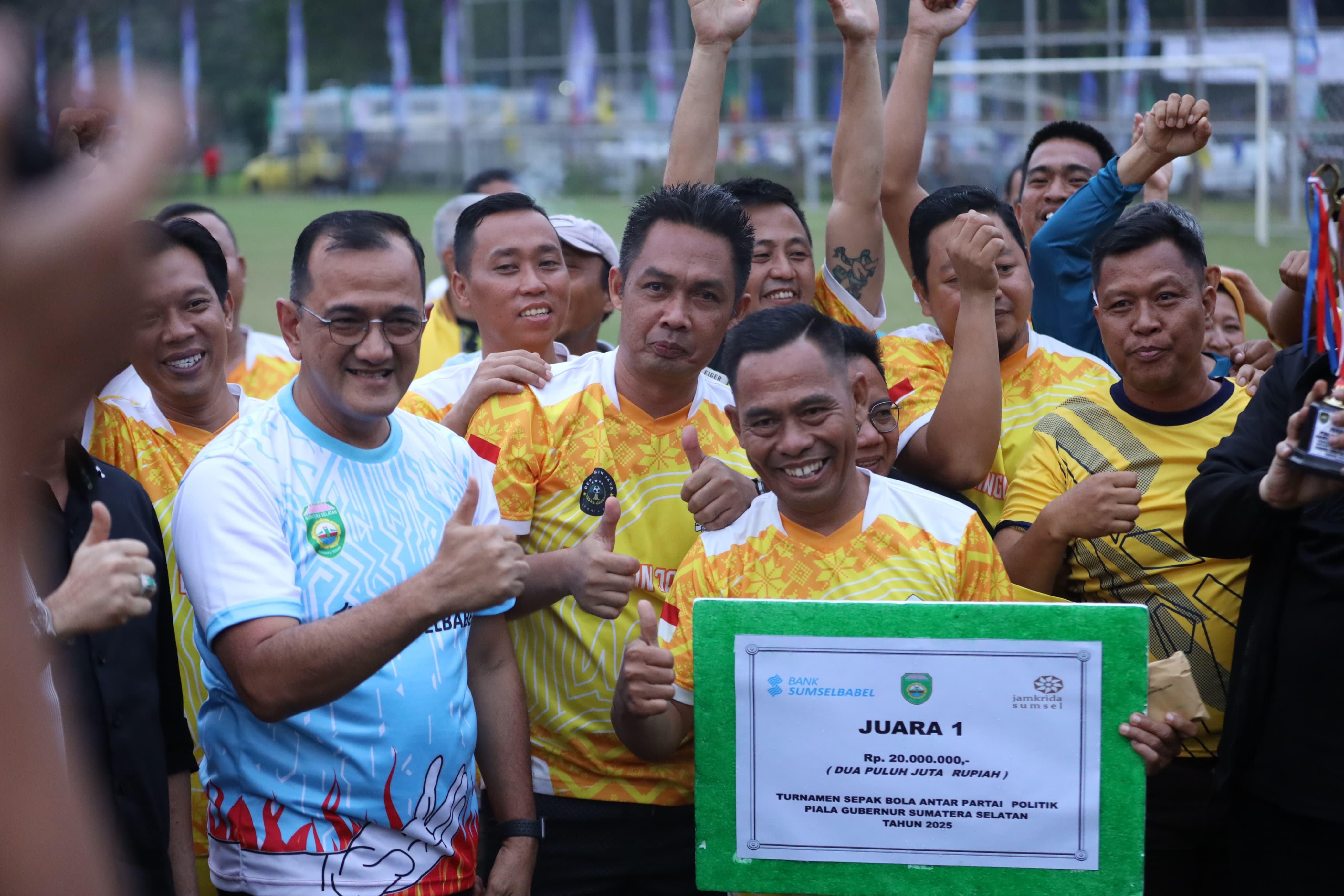 Sekda Edward Candra Tutup Turnamen Sepak Bola Antar Partai Politik se-Sumsel