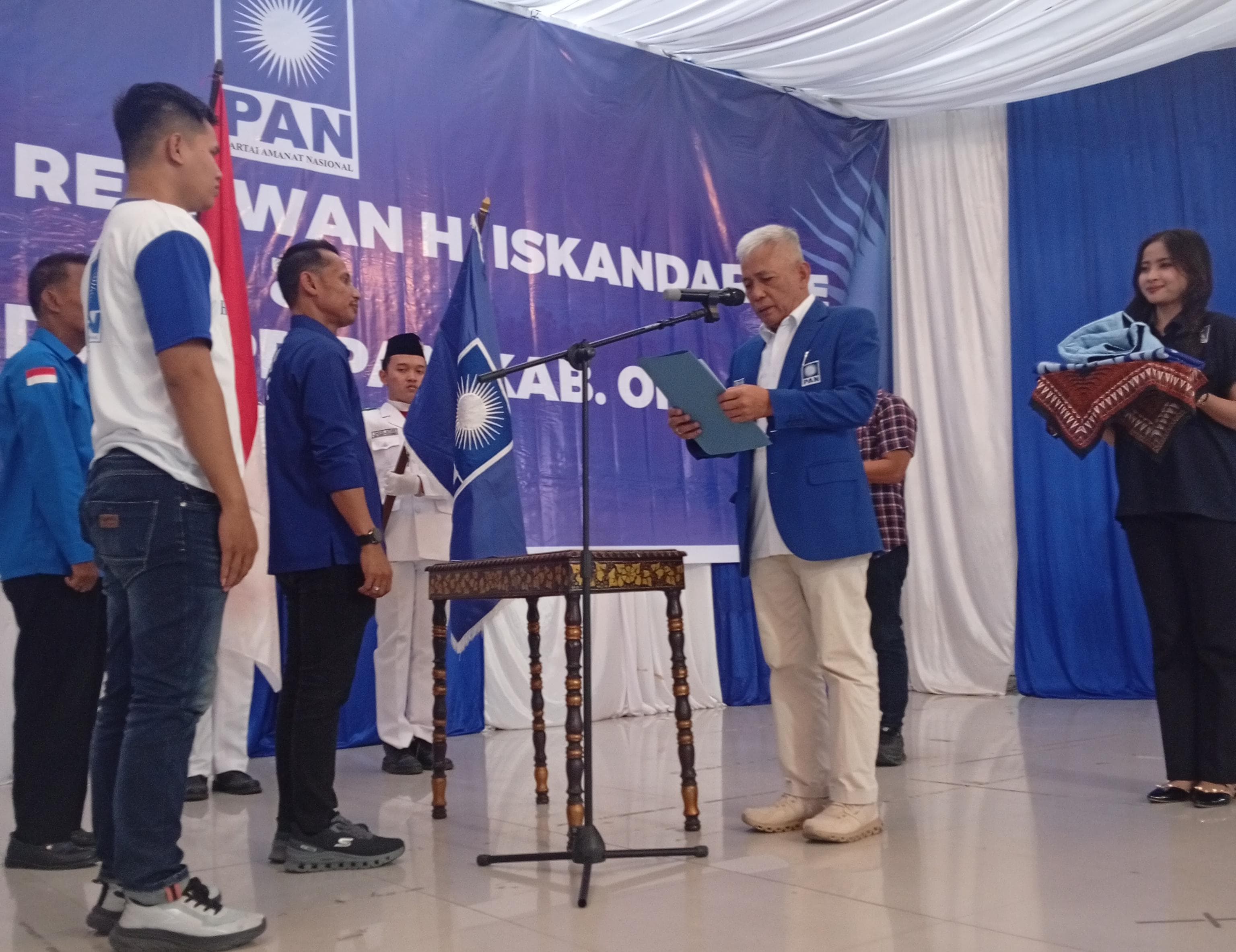 Iskandar Kukuhkan Relawan, Joncik Lantik DPC PAN se-OKI 