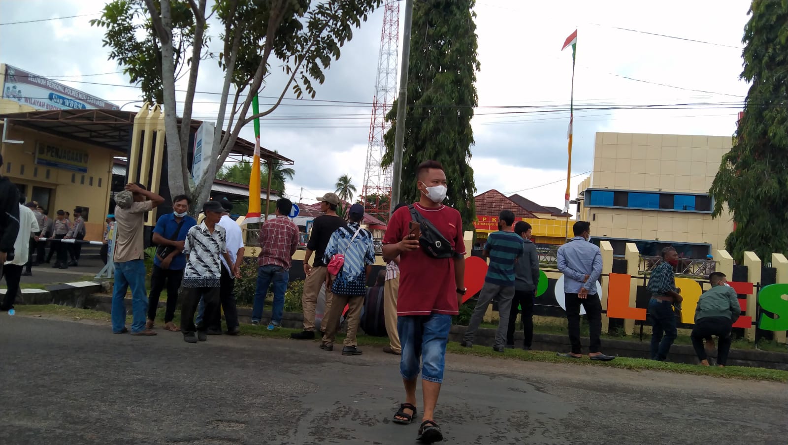 Datangi Mapolres Muba, Ini yang Dilakukan Ratusan Warga Danau Cala 