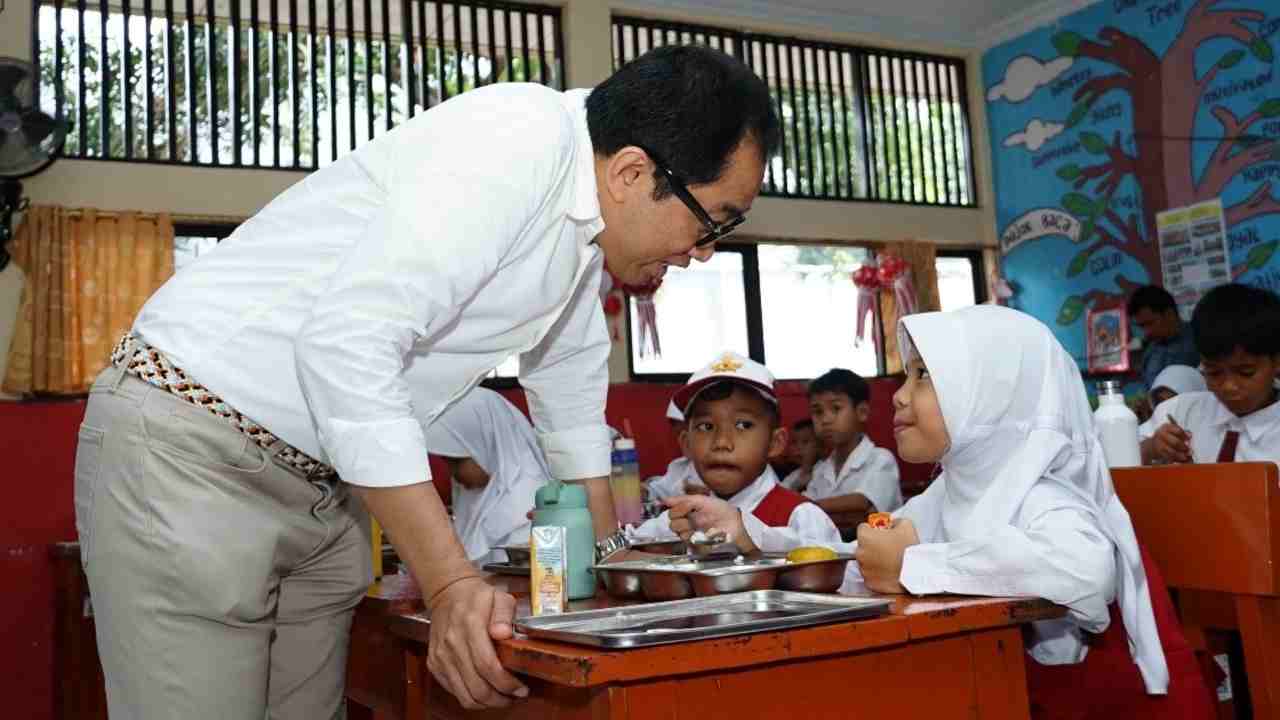 Tinjau Pelaksanaan Makan Bergizi Gratis, Wamenperin: Dongkrak Industri Kecil Menengah