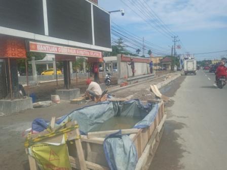 Proyek Pengerjaan Pedestrian dan Trotoar Percontohan Pemkab Ogan Ilir Dikebut