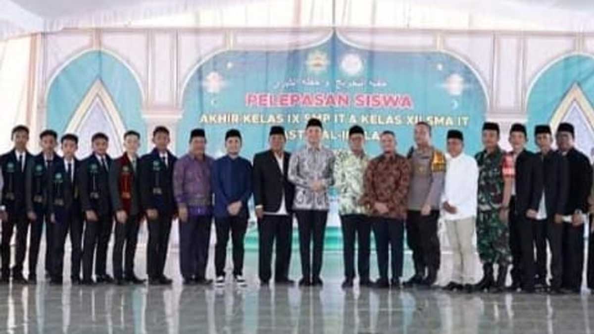 Meriah! Pelepasan Siswa dan Wisuda Akbar Rumah Tahfidz Al-Ikhlas di Hadiri Bupati Ogan Ilir