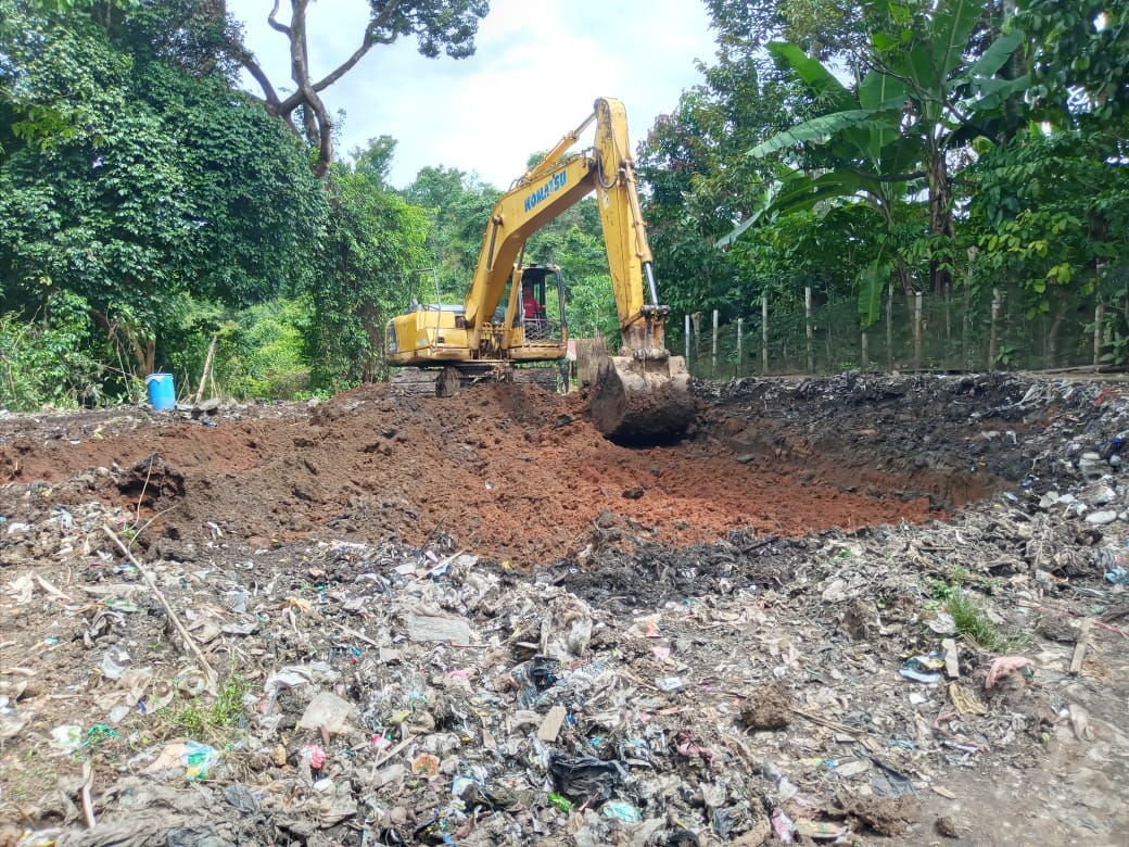 Buka Akses Jalan, Lokasi Sisa Sampah Diratakan Excavator