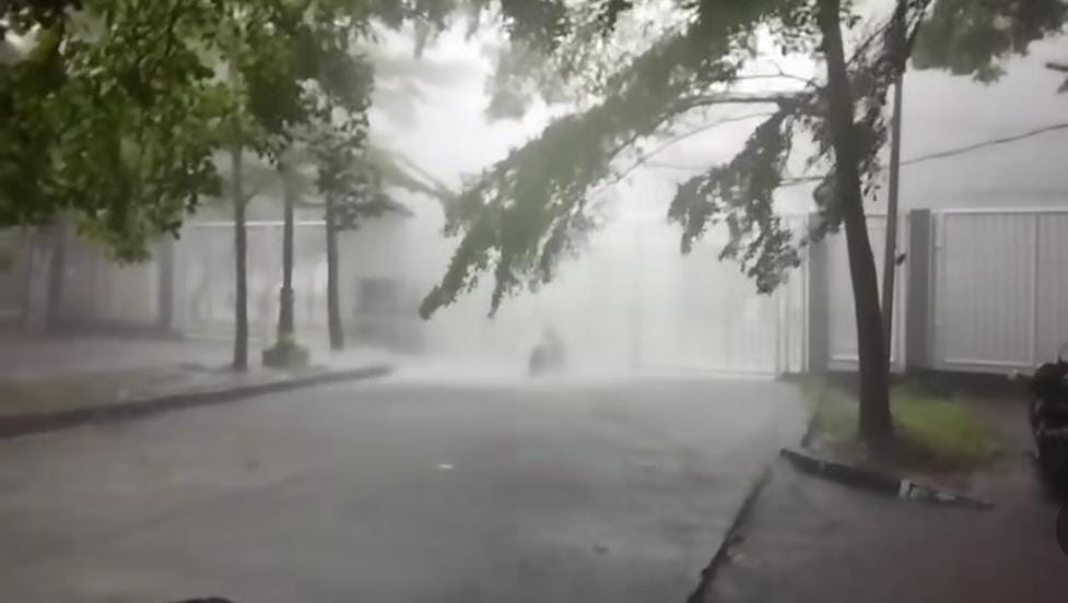 Fenomena Air Terjun dari Langit di Bekasi, Ini Penjelasan BMKG  