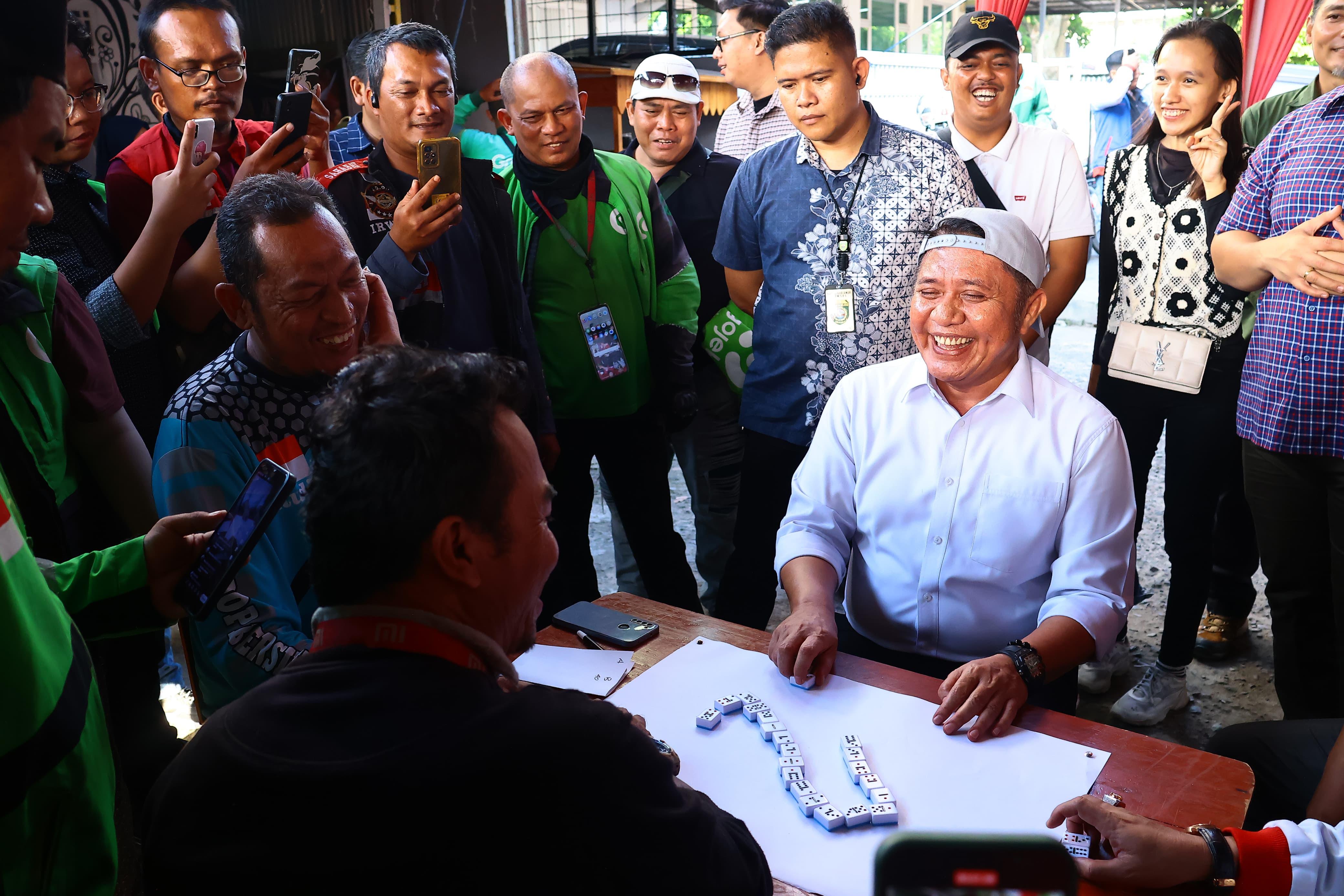 HUT ke-80 RI, Gubernur Herman Deru Meriahkan Lomba Gaple Bersama Driver Ojol di Palembang