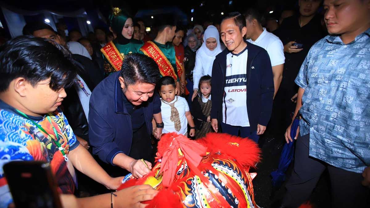 Momen Seru Warga Palembang di Car Free Night Atmo, Herman Deru: Ekonomi Harus Bergerak