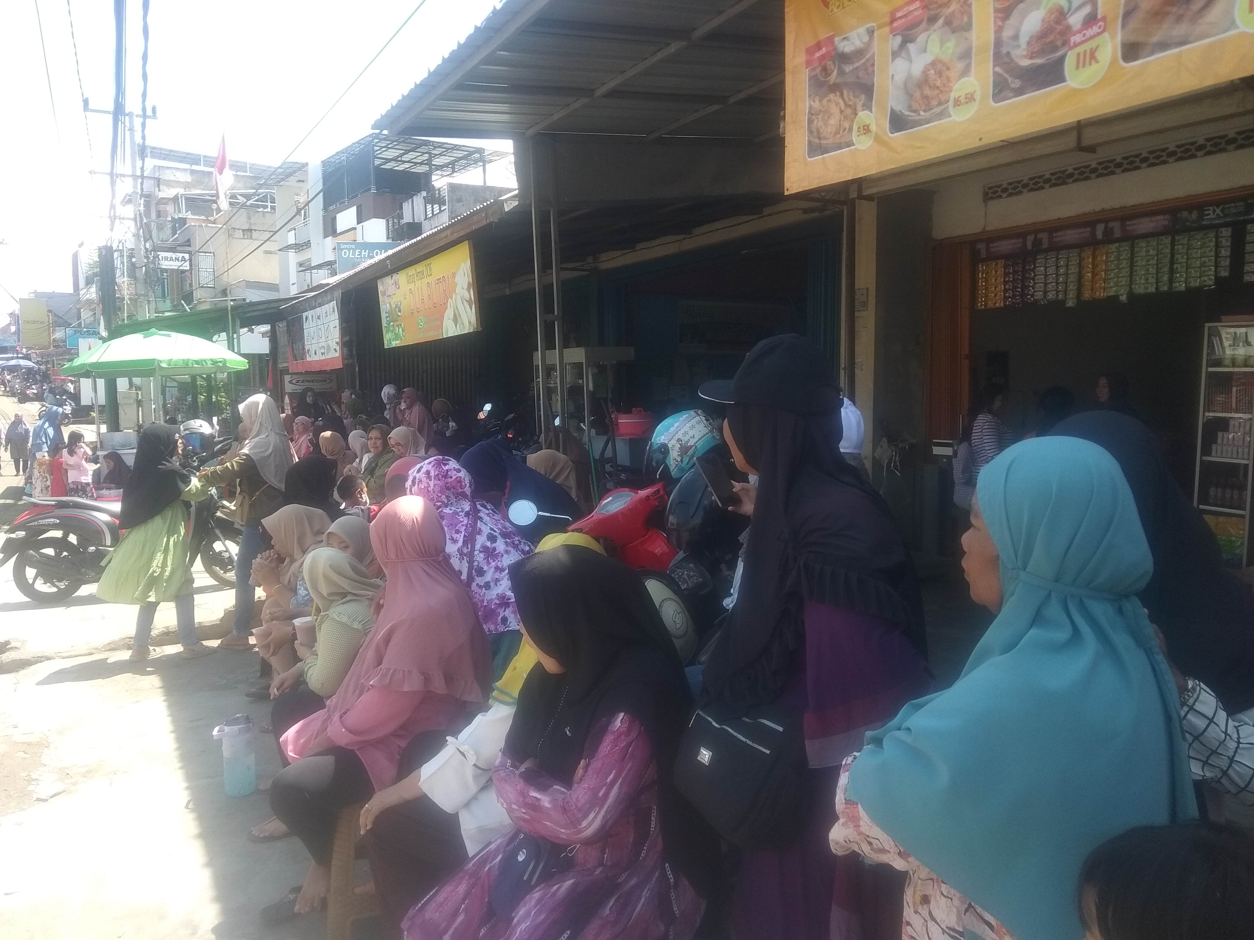  Warga Pagaralam Antusias Nonton Gerak Jalan 