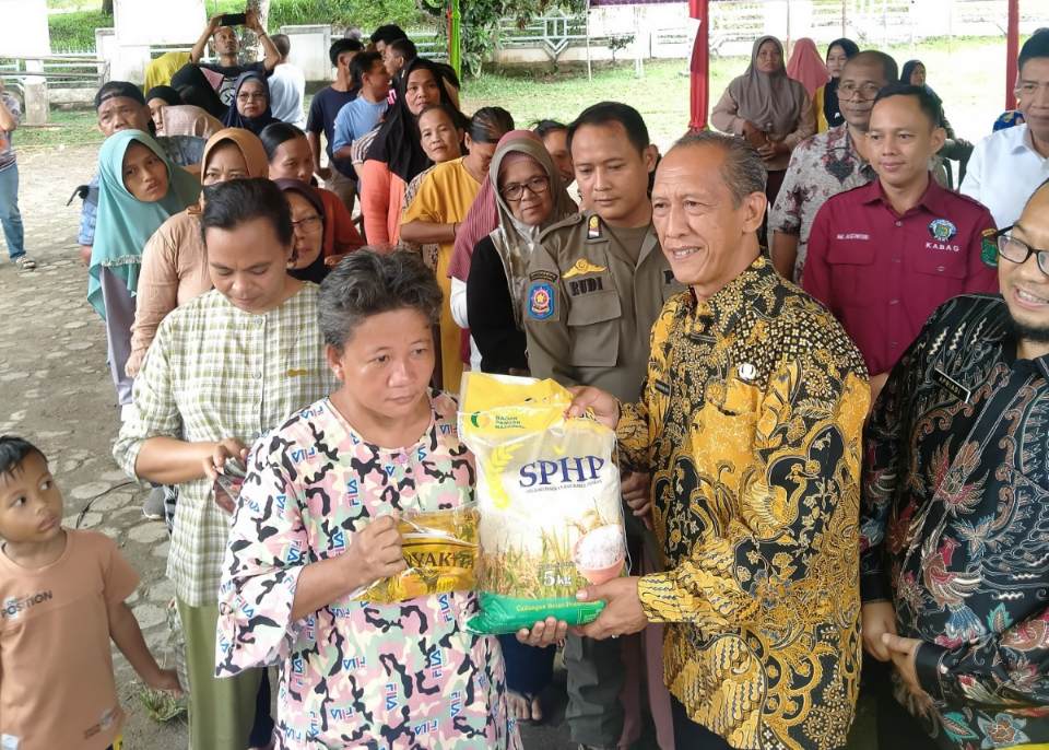 Pemkab Muba Bagikan 1.600 Paket Sembako Murah melalui Program GPM