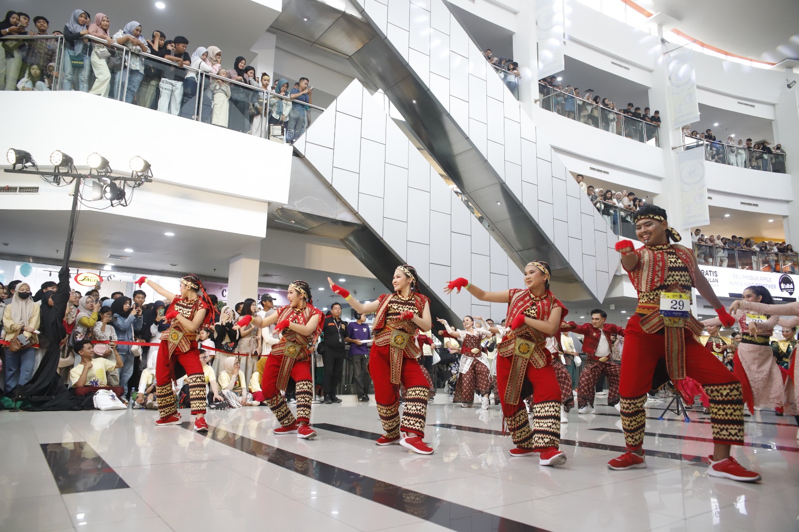 Meriah! 8.000 Orang Menari di Mall Serentak di 11 Kota, Palembang Pecahkan Rekor 1.200 Penari