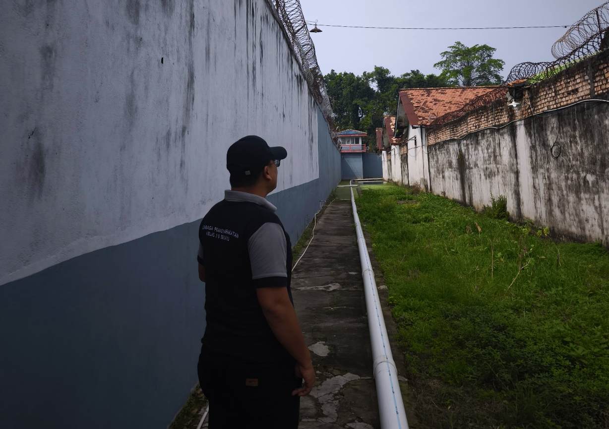 Antisipasi Warga Binaan Kabur, Petugas Lapas Sekayu Rutin Kontrol Area Brandgang