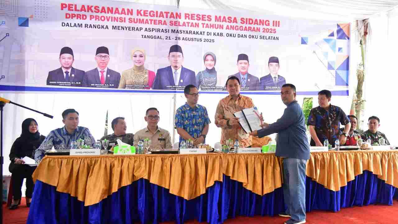 Banyak Jalan Rusak di Kabupaten OKU, Warga Minta Bantuan Dapil V DPRD Sumsel 