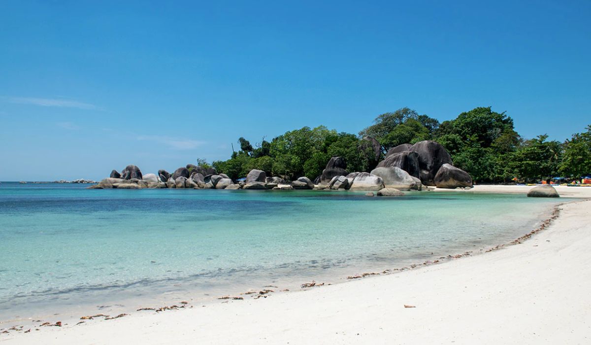 Pesona Objek Wisata di Belitung Diakui UNESCO, Laut Birunya Dihiasi Batu Granit Terbesar di Bibir Pantai