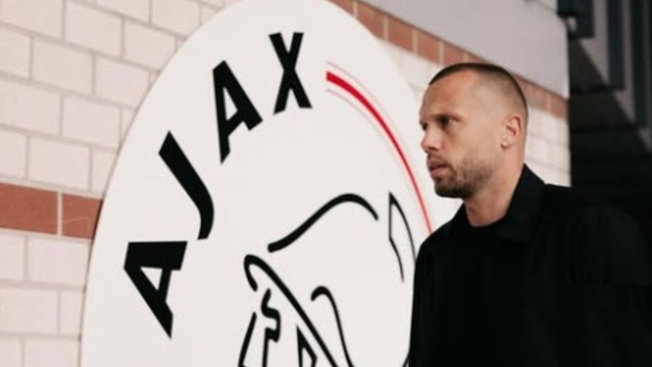 Harga Lebih Miring, John Heitinga Ikut Panaskan Bursa Pelatih Timnas Indonesia