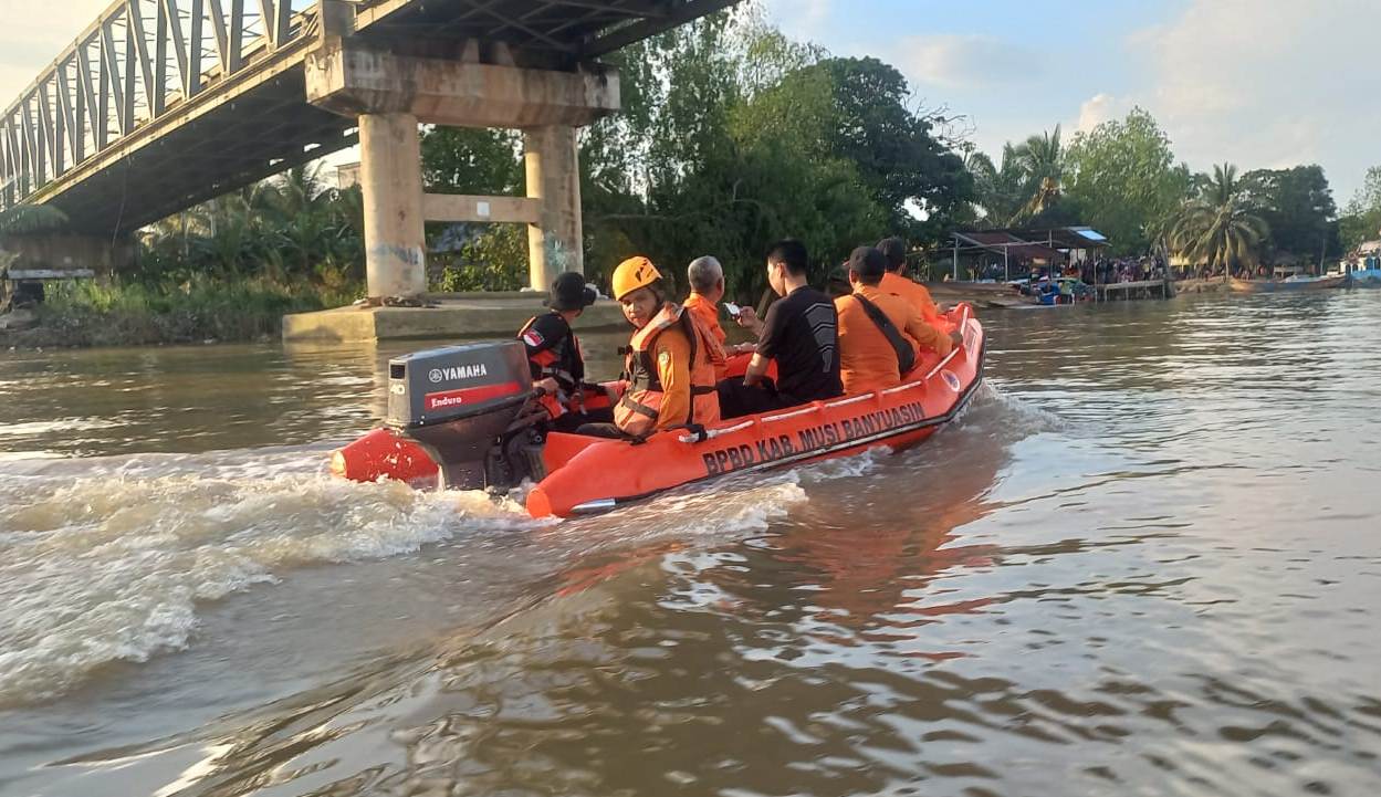 Hari Kedua, Radius Pencarian 2 Warga Hilang Akibat Jembatan Lalan Ambruk Diperpanjang Hingga 1,5 Km