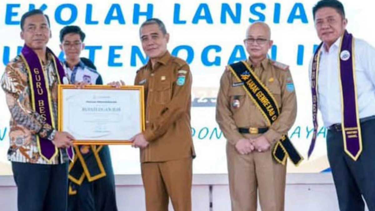 Menteri BKKBN Beri Penghargaan Bupati Ogan Ilir dan Kukuhkan Sekda Muhsin sebagai Kakak GenRe