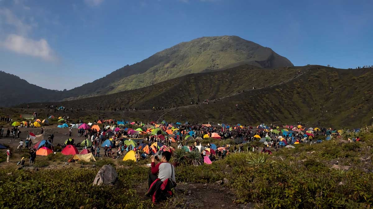 Gunung Paling Aktif di Indonesia Ini Sangat Indah, Bentuknya Mirip Kubah, Bisa Meletus Kapan Saja