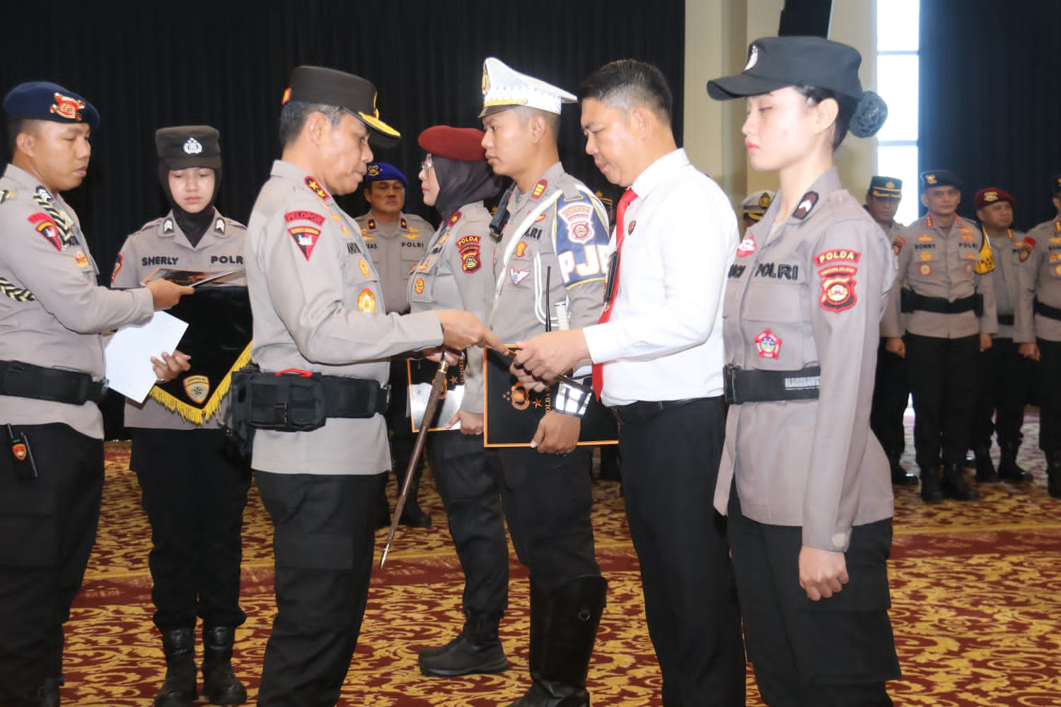 Kasat Narkoba Polres Lubuklinggau dan Tim Terima Penghargaan Kapolda Sumsel