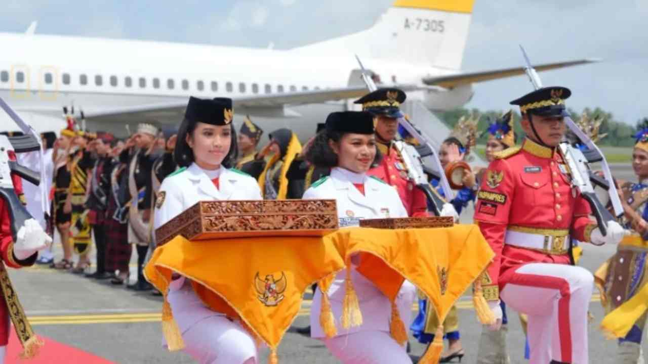 Kepala BPIP Sambut Iringan Duplikat Bendera Pusaka dan Teks Proklamasi di Kaltim