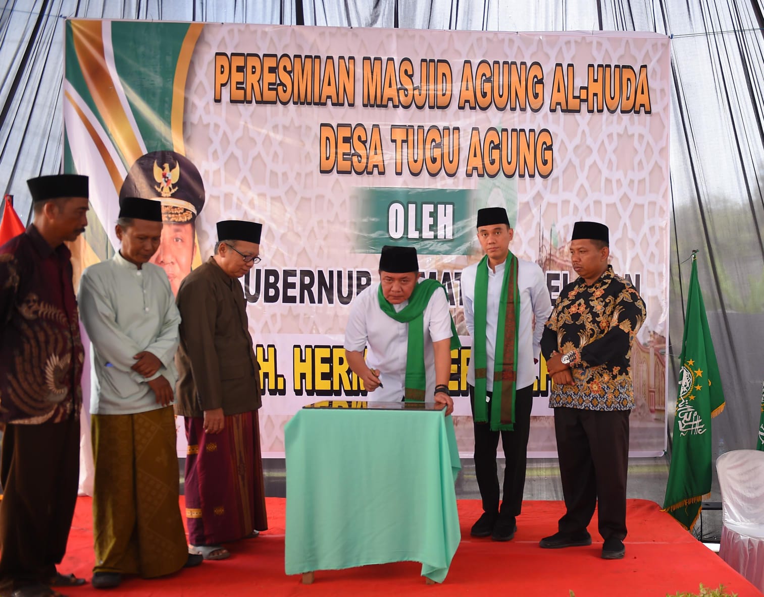 SAH! Masjid Senilai Rp4 Miliar dari Swadaya Masyarakat OKI Diresmikan Gubernur Herman Deru dan Bupati Muchendi