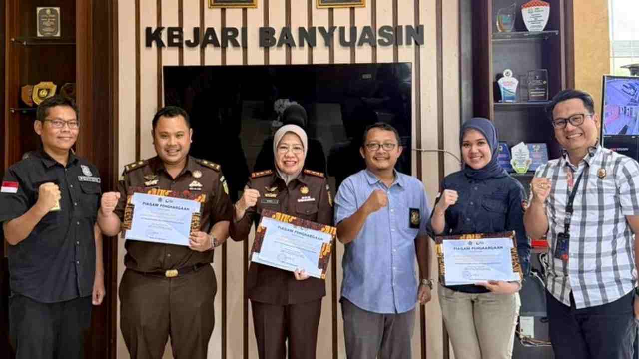 Kinerja Moncer Pidsus, Kejari Banyuasin Terima Penghargaan dari DJP Sumsel dan Babel