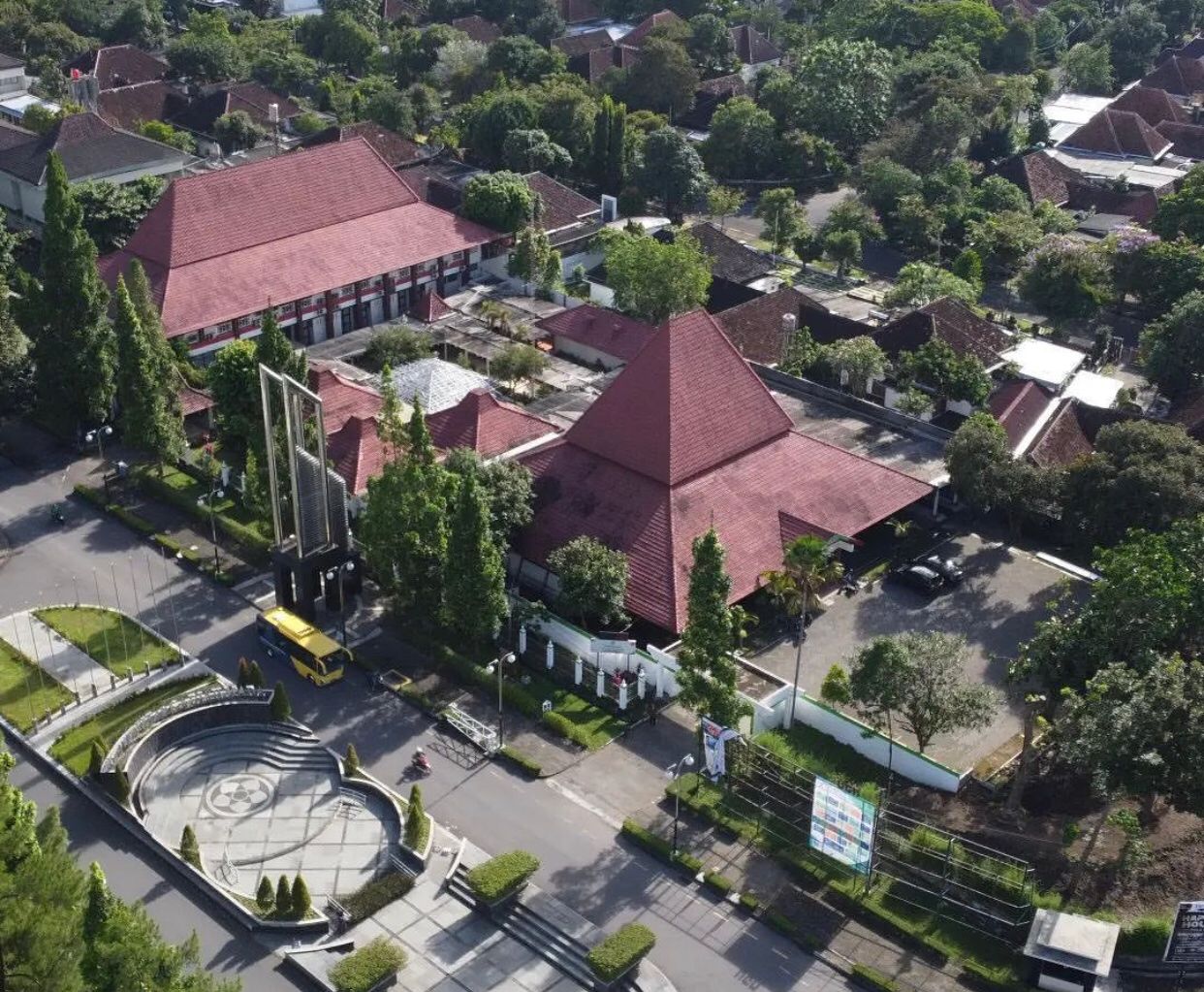 10 Kampus di Indonesia dengan Lulusan Paling Cepat Dapat Kerja, Nomor 4 Primadona Calon MABA