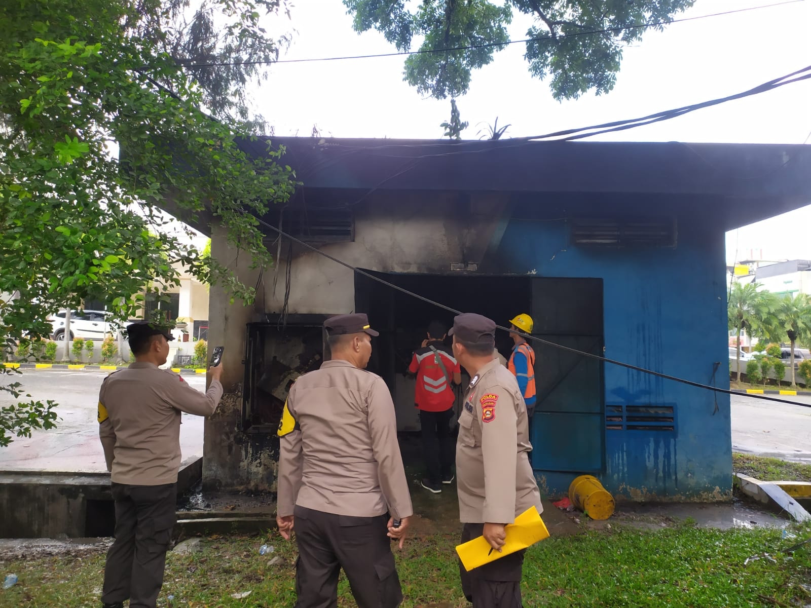  Gardu PLN di Depan Hotel Aryaduta Meledak, Timbulkan Kepulan Asap Hitam