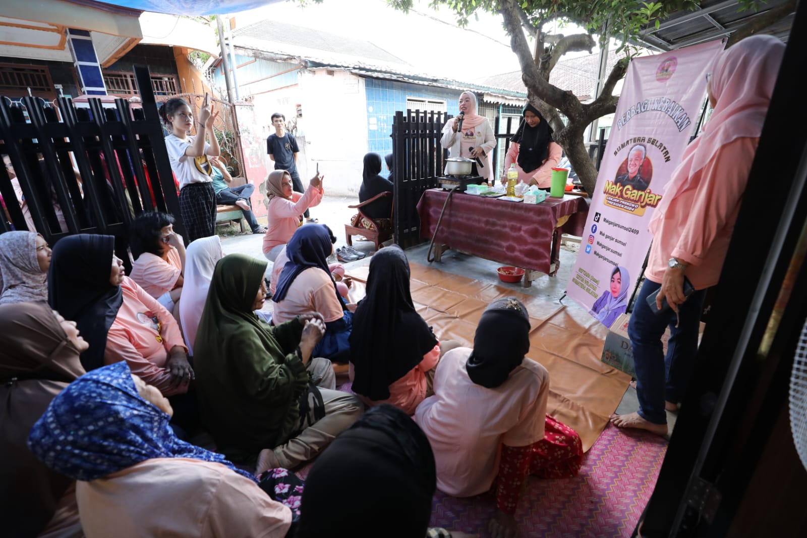 Mak Ganjar Buat Pelatihan Pembuatan Martabak Kentang untuk Ibu-Ibu di Palembang