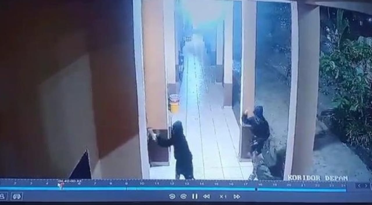 WADUH! 36 Kaca Jendela SMPN 46 Palembang Dipecahkan Oleh Orang Tidak Dikenal 