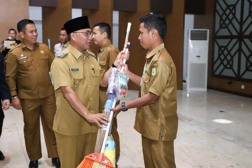 Ini Cara Unik Pj Bupati Apriyadi Tegur Kades yang Tak Urus Kantor