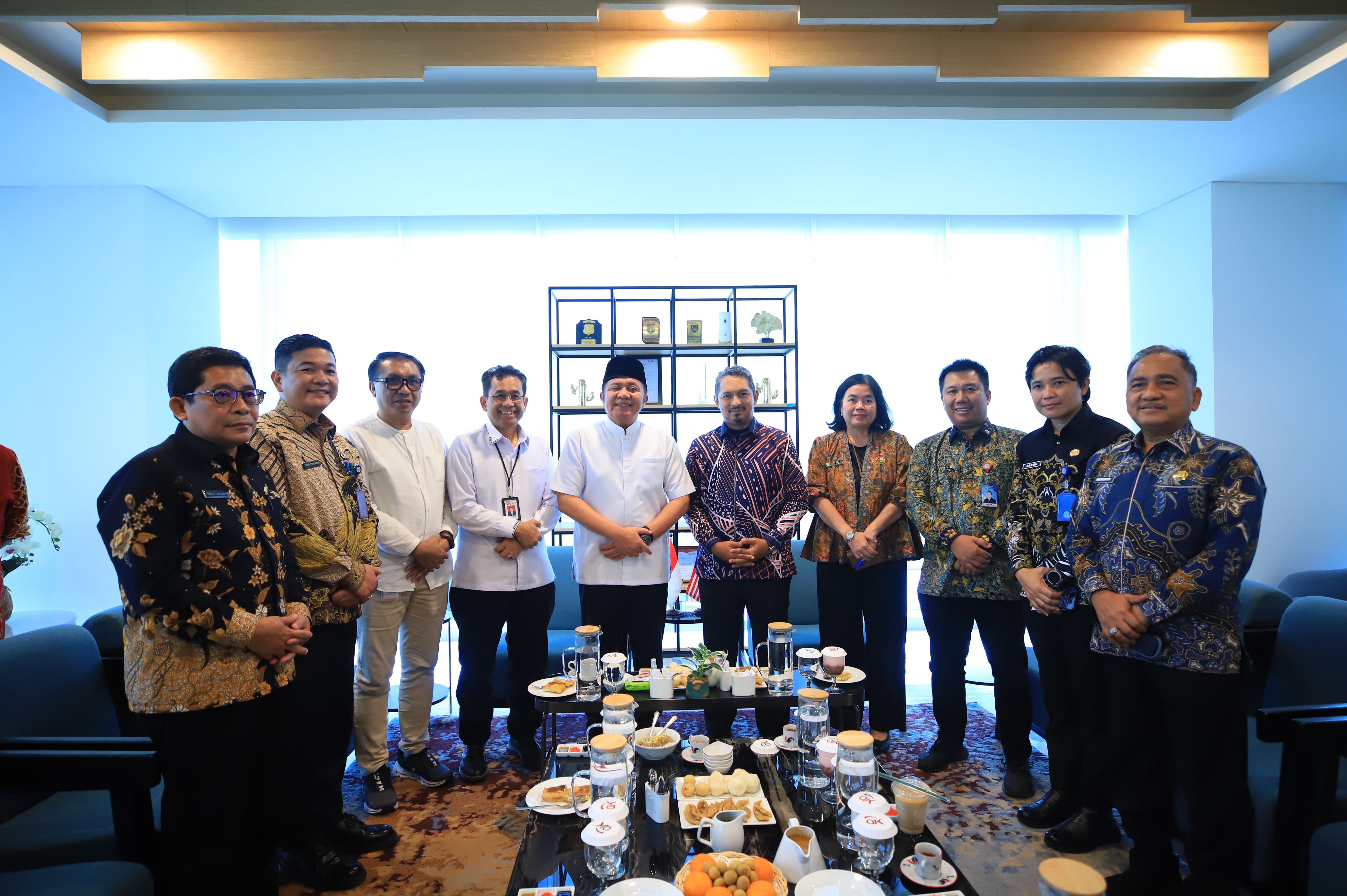 Gubernur Herman Deru Perkuat Hubungan Regional Lewat Pertemuan Strategis dengan Konjen Malaysia