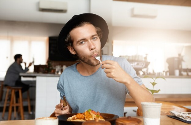 Suka Berburu Kuliner dan Mukbang, Ini Deretan 5 Zodiak yang Hobi Makan! Ada Zodiakmu?