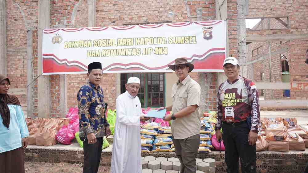 Salurkan Bansos dan Gelar Patroli Karhutla, Kapolda Gandeng Komunitas Jeep 4x4 