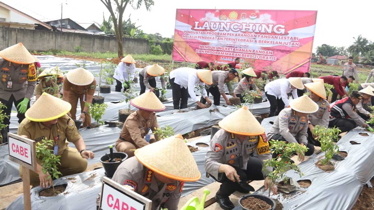 Polda Sumsel Ikuti Launching Program Pekarangan Pangan Lestari dan Laksanakan Kegiatan Ketahanan Pangan