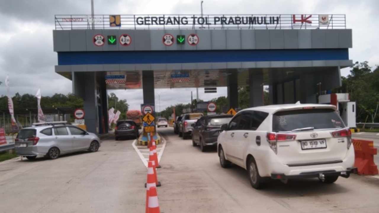 KIAN PADAT! 125.839 Kendaraan Lintasi Jalan Tol Trans Sumatera pada H-2 Tahun Baru