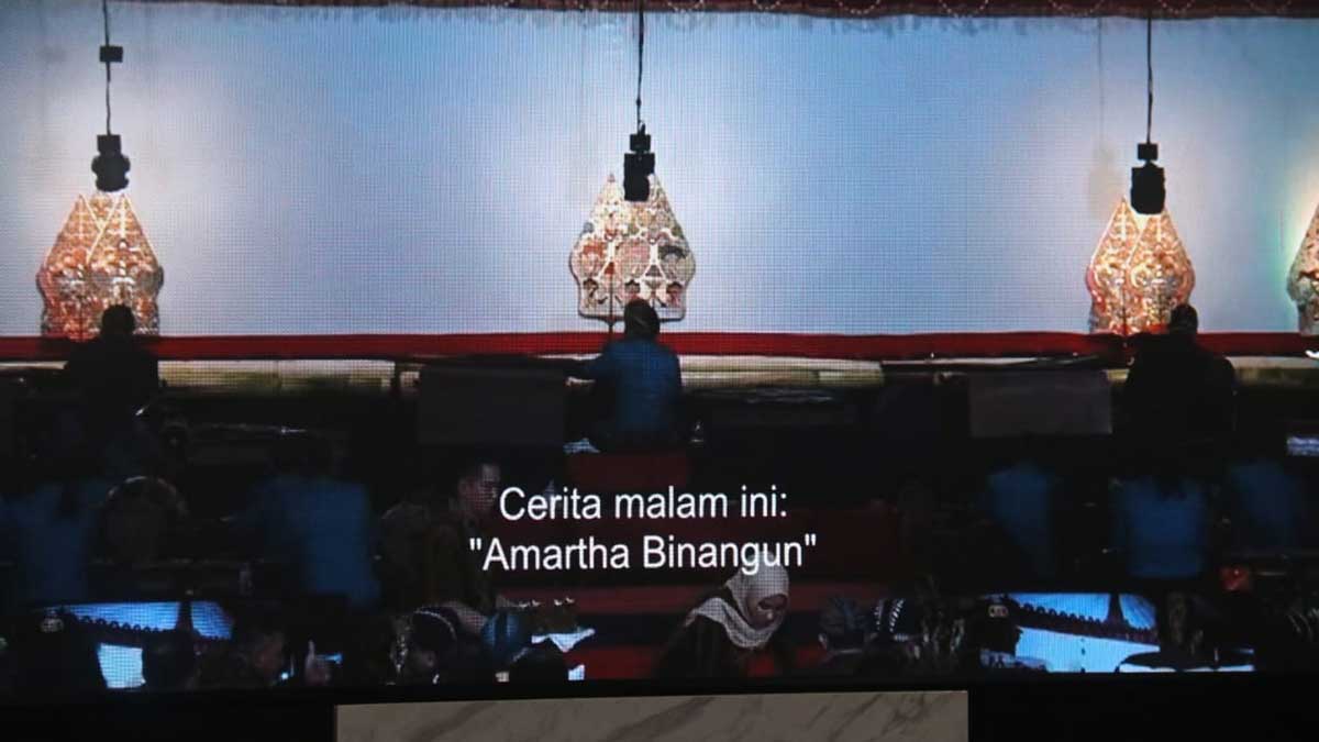 HUT Bhayangkara ke -79, Polda Sumsel Nobar Wayang Kulit Bersama Masyarakat