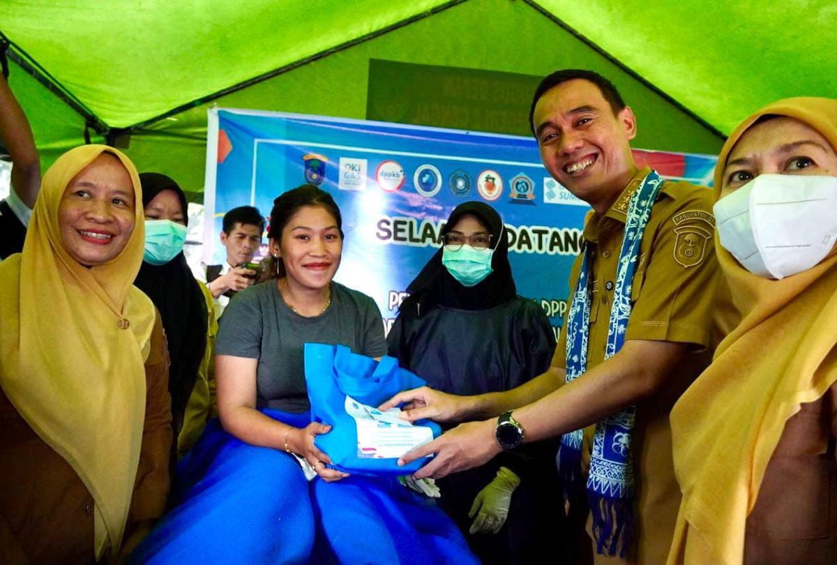 Bupati Muchendi Permudah Warga Pesisir OKI Akses Layanan Publik