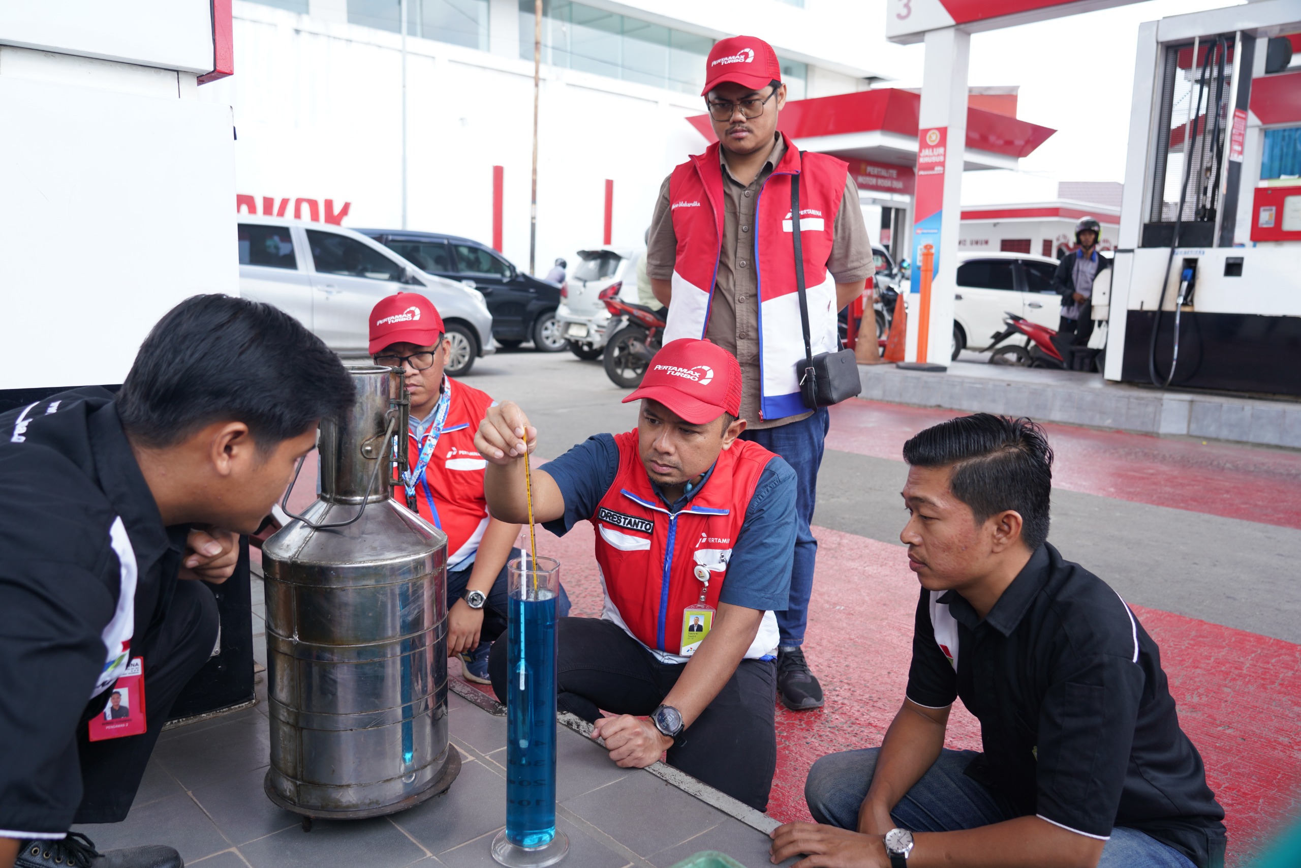 Pertamina Patra Niaga Sumbagsel Lakukan Pengecekan SPBU di Palembang, Pastikan Kualitas BBM dan Uji Tera