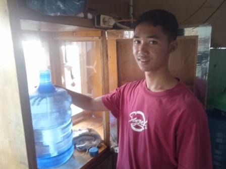 Pelajar SMA Ini Bisa Raup Cuan Jutaan Rupiah Perbulan Karena Jualan Air Masak 