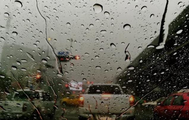 Pelan-Pelan Asal Selamat! Ini 6 Tips Aman Berkendara Saat Hujan Lebat