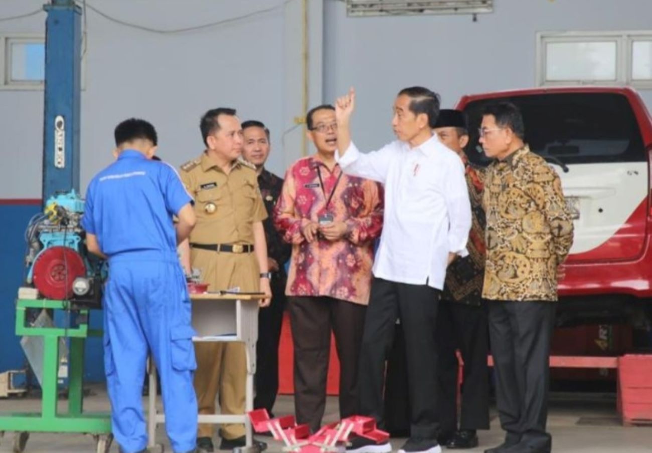 KEREN, Presiden Jokowi Akan Kirim Mobil Listrik ke SMKN 2 Palembang